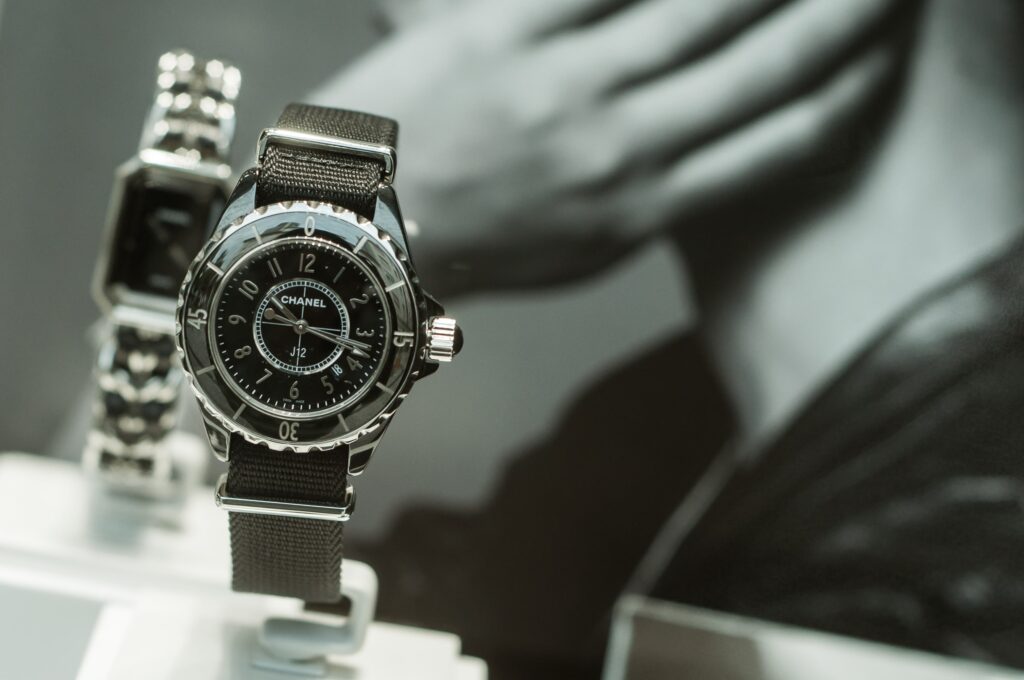 archetype and branding guide two watches on the left side with a woman with her hand on her shoulder | Navazon Digital archetype and branding guide two watches on the left side with a woman with her hand on her shoulder | Navazon Digital